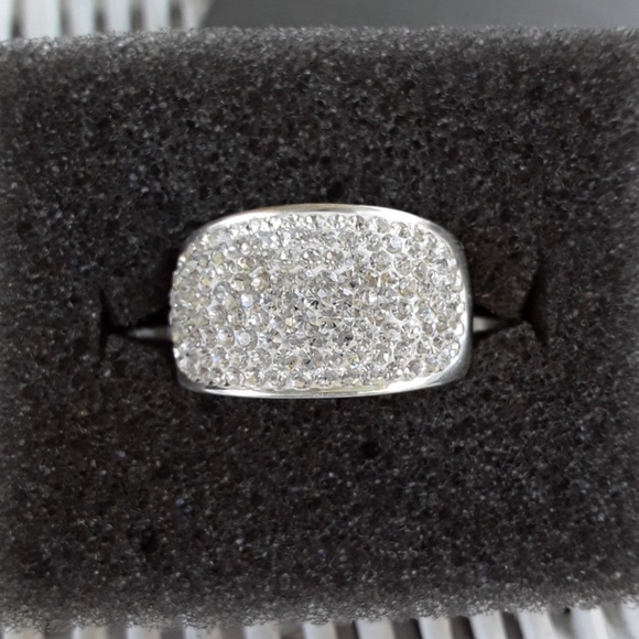 NWT Crystal-ogy Silver and Clear Crystal Ring - Picture 8 of 8
